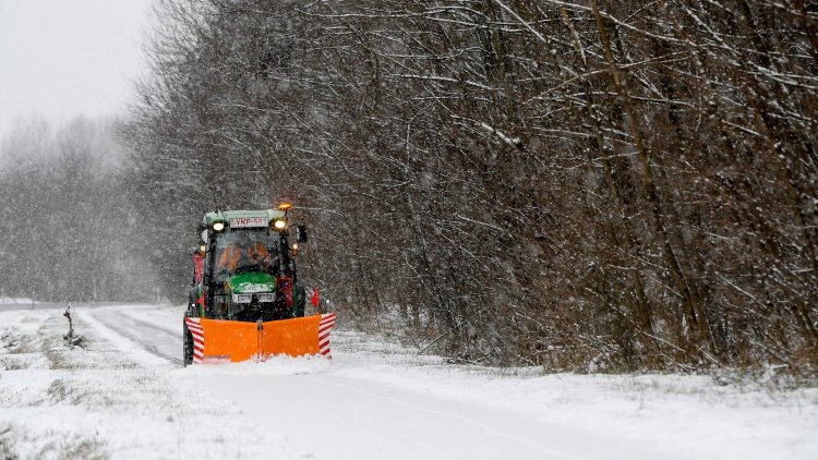 Országos Meteorológiai Szolgálat: bokáig érő hó is hullhat, visszatért a tél