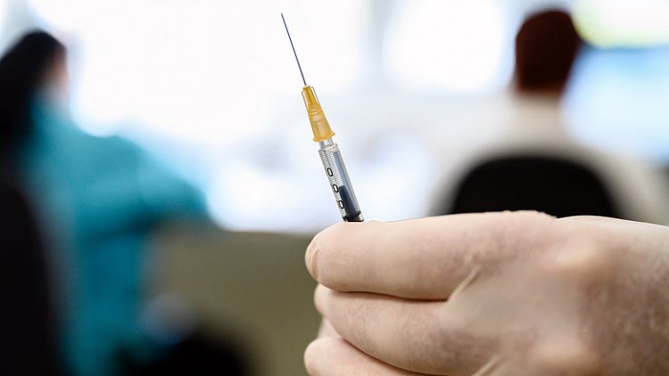 Szigorú szabályok mentén adják be a koronavírus elleni védőoltást