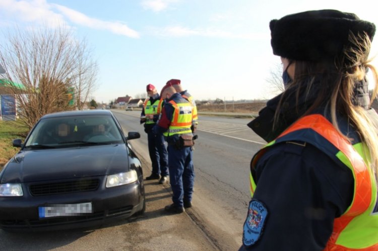 Közlekedésbiztonsági ellenőrzés Nyíregyházán: több szabályszegés miatt is intézkedtek