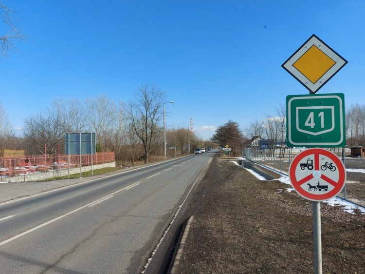 Burkolati hibákat szüntetett meg a Magyar Közút a 41-es főúton         