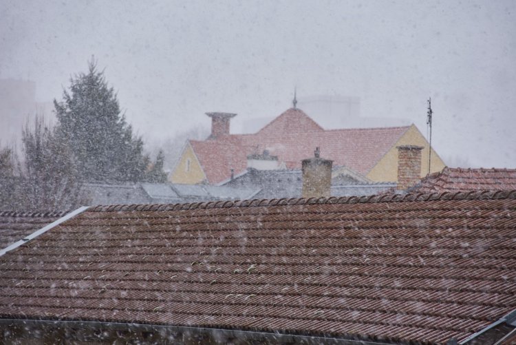 Nem áprilisi tréfa – Fotókon az áprilisi havas Nyíregyháza                    