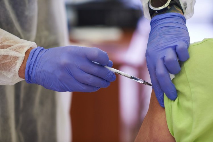 Folytatódott a pedagógusok oltása – Pfizer típusú vakcinát kaptak Nyíregyházán is