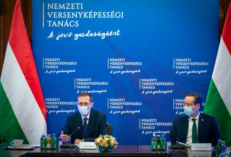 Varga Mihály: adókönnyítésekre, kedvezményekre tett javaslatot a versenyképességi tanács