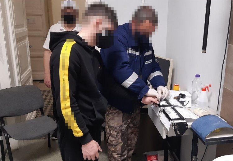 A szabolcsi rendőrök őrizetében az embercsempészéssel gyanúsítható román férfi