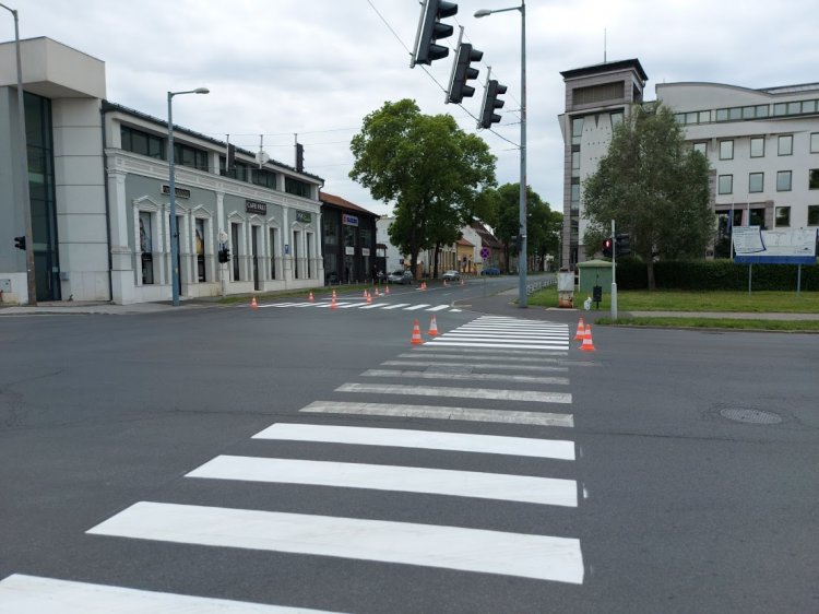 Burkolati jeleket festettek hétvégén a Bocskai és az András utca kereszteződésében