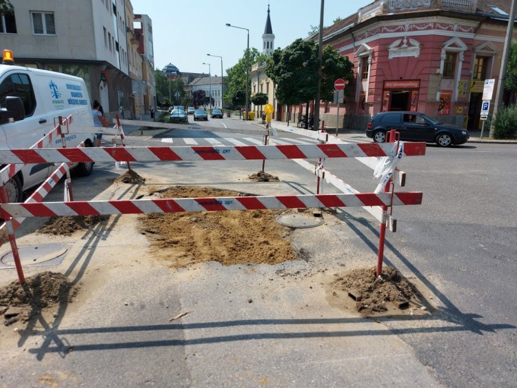 A Bethlen Gábor utcánál végez helyreállítási munkálatokat a Nyírségvíz