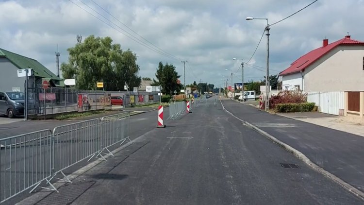 Megkezdődött a Kállói úti körforgalomban a burkolati jelek festése