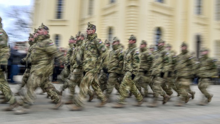 Magyar parancsnok irányítja ősztől a koszovói NATO-békefenntartókat
