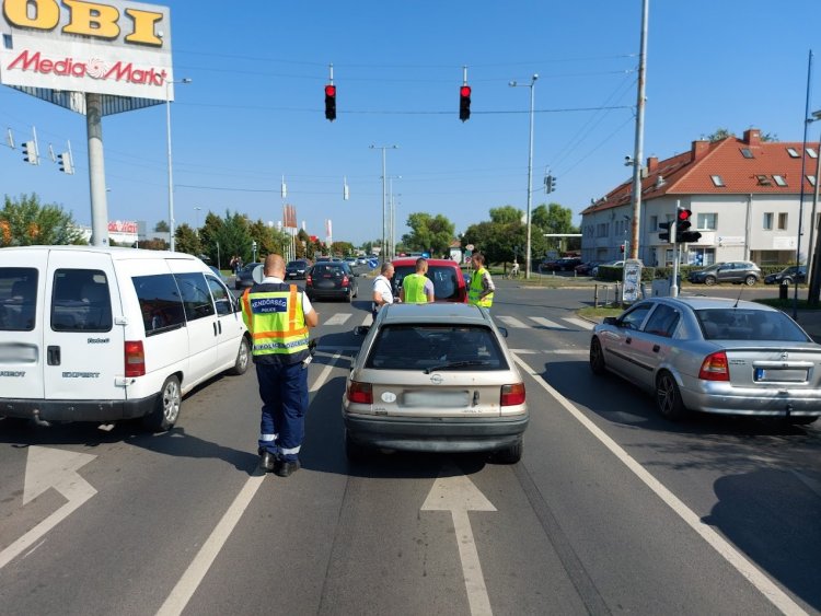 Ráfutásos baleset történt a László utcai kereszteződésben          