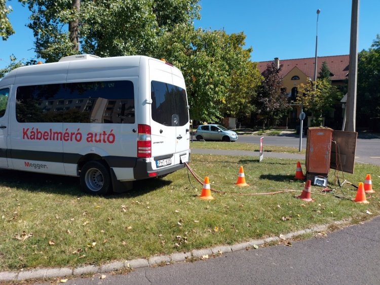 A Korányi Frigyes utcán közvilágítás-helyreállítást végez az E.ON          