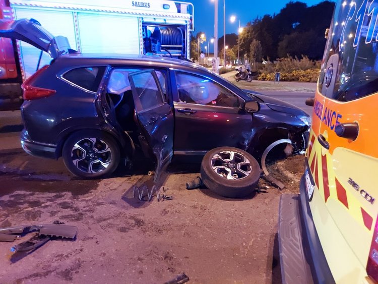 Súlyos baleset történt csütörtökön este a Ferenc körúton, ketten megsérültek