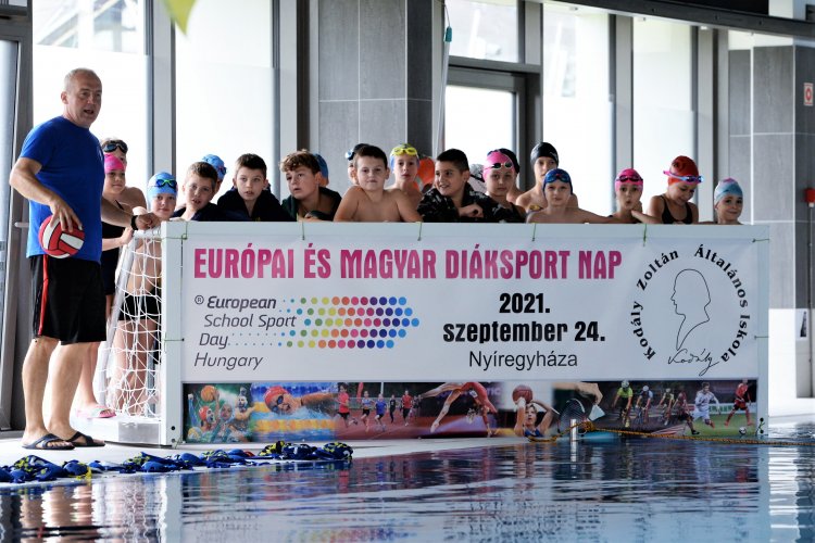 Európai és Magyar  Diáksport Nap - A Kodályban úsztak, futottak, zumbáztak a gyerekek 