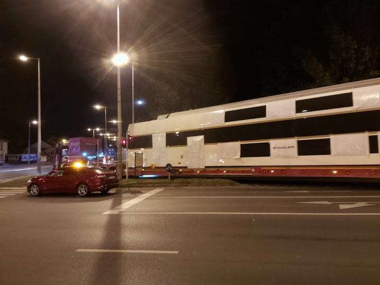 Túlméretes szállítmány okozott forgalomkorlátozást több helyszínen a 4-es főúton