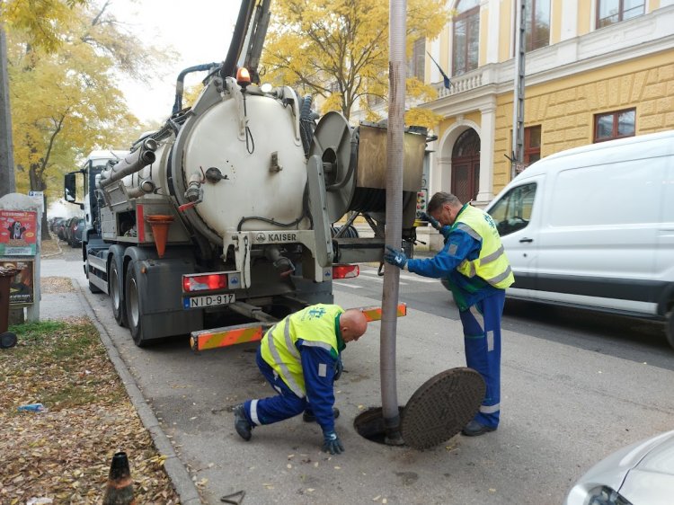 Munkálatokat végeznek a Nyírségvíz szakemberei a Szent István utcán, fokozott figyelemmel közlekedjenek!