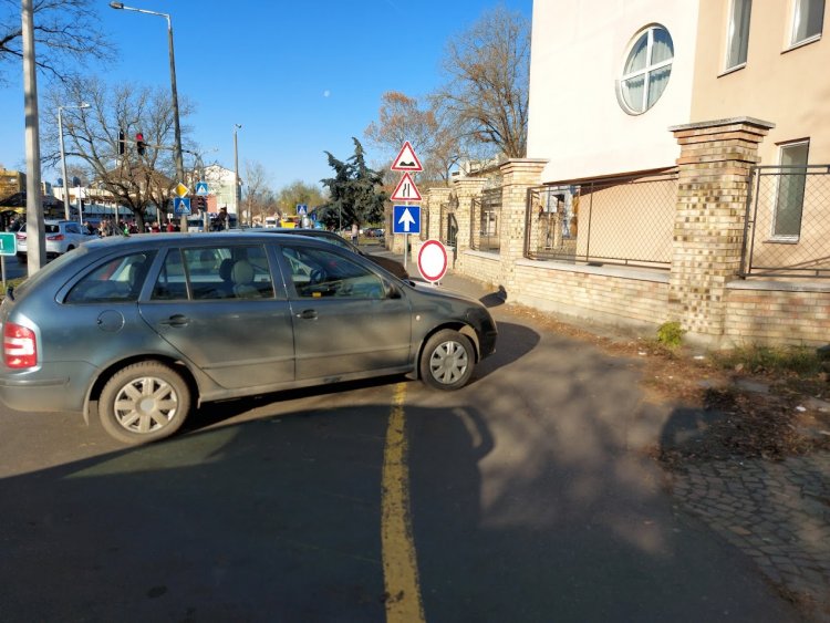 A járványügyi helyzet miatt megnövekedett a forgalom a Jósa András kórház és a Központi orvosi ügyelet előtti útszakaszon