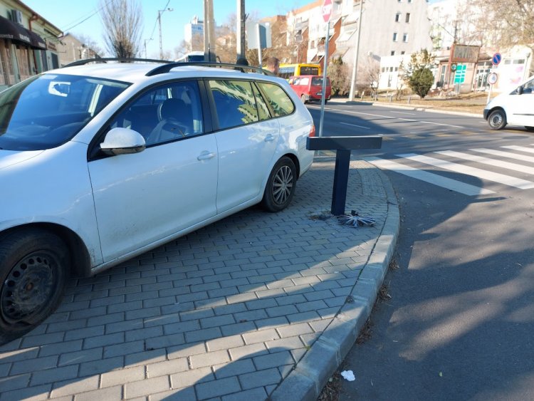 Autóbusz és személyautó koccant kedden a Búza téren