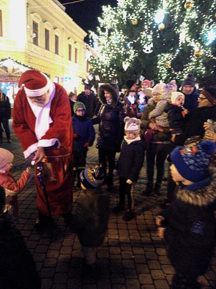 A Kossuth téren tartotta hagyományos karácsonyi ünnepségét a Lengyel-Magyar Dalárda