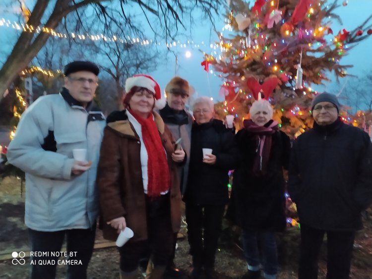 Az orosi adventi koszorún is meggyújtották a harmadik gyertyát a hétvégén