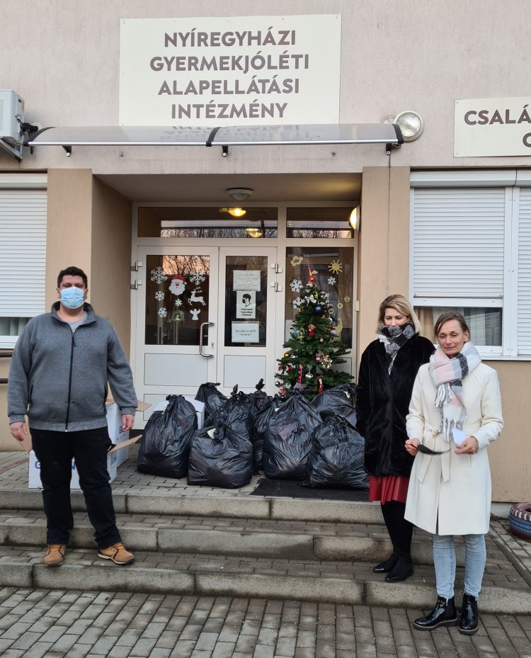 Jótékonykodtak és adományt gyűjtöttek az egyetemen