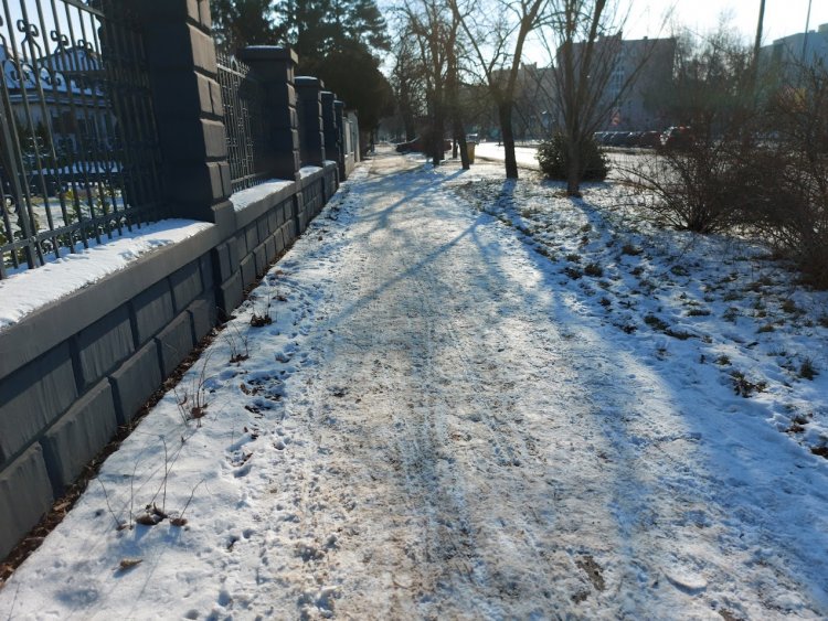 Hóhelyzet: a lakosok a saját ingatlanuk előtt kötelesek letakarítani a járdákat!