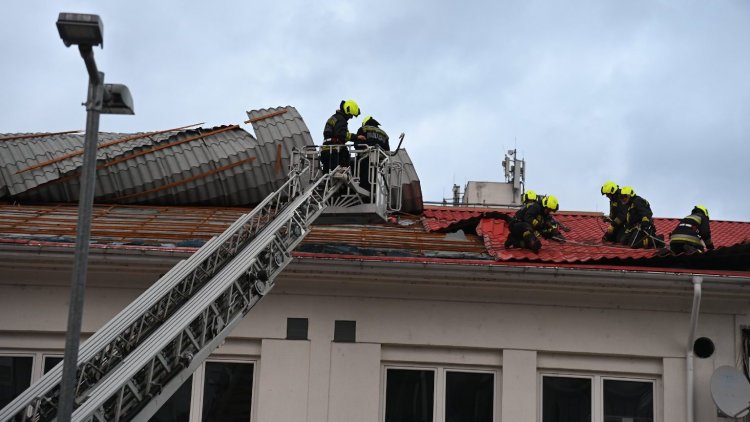 Rengeteg munkát adott a tűzoltóknak a viharos szél az országban