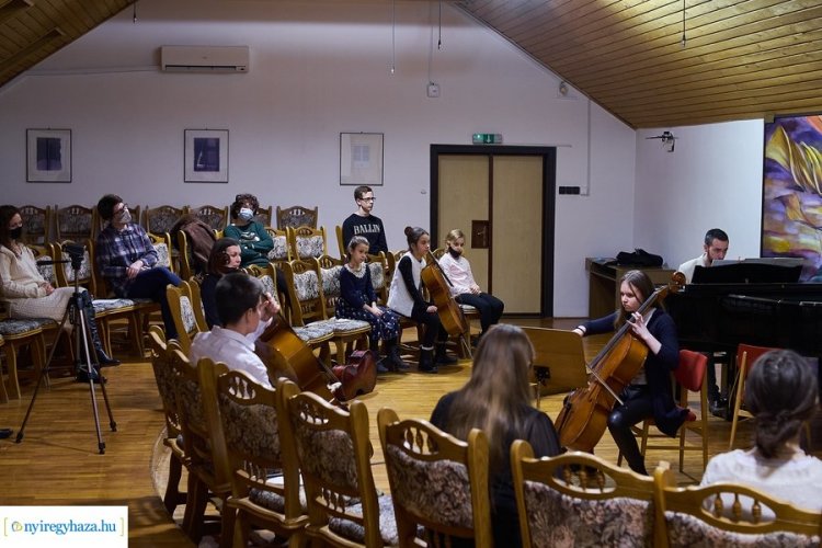 Zártkörűen zajlanak a félévi meghallgatások és hangversenyek a Vikár Sándor Zeneiskolában