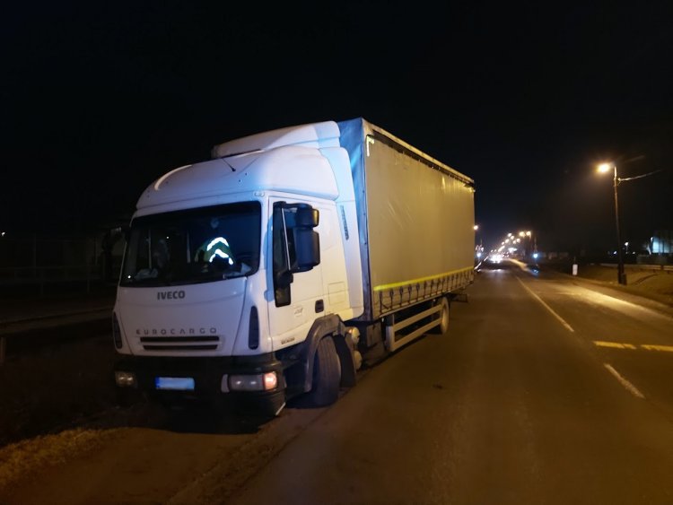 Defekt miatt szerda délelőttig vesztegelt egy teherautó a Tokaji úti vasúti átjárónál