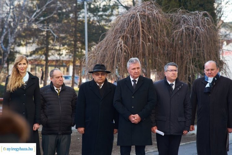 Emléktábla-avatás: négy roma kiválóság tiszteletére állítottak emléktáblát