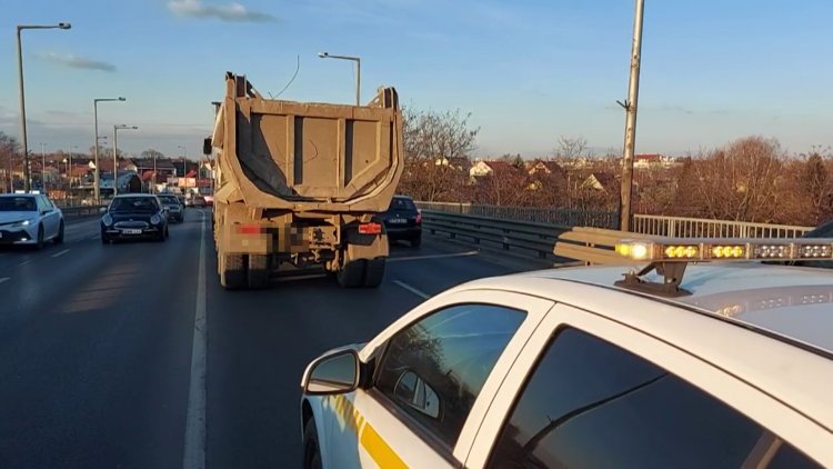 Ráfutásos baleset történt a Debreceni úti felüljárón