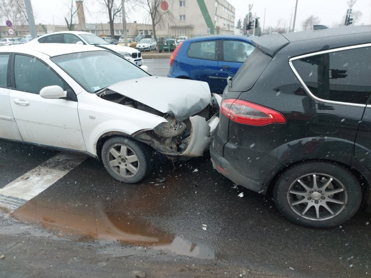 Ráfutásos baleset történt az Orosi úton