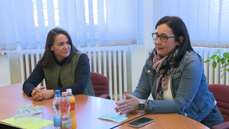 Nyíregyháza is segít a menekülteknek – Novák Katalin az egyetemre és a kórházba is ellátogatott