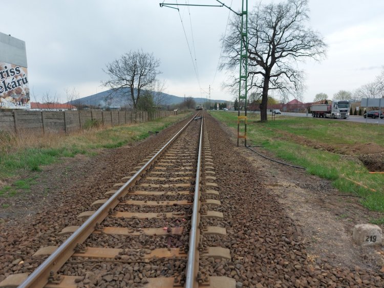 Ismét vonatgázolás történt a Nyíregyháza–Tokaj vasútvonalon, a rakamazi vasúti átjárónál
