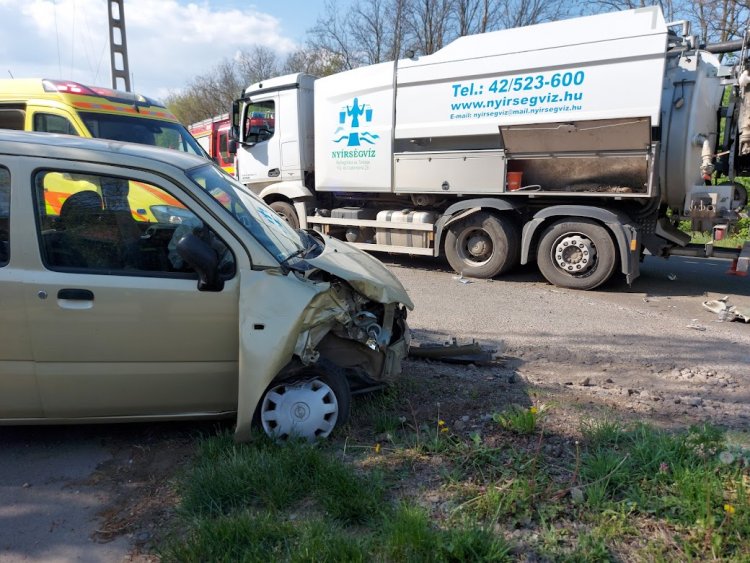 Súlyos baleset – Hétfőn délelőtt a Westsik Vilmos utcán egy tartálykocsi és egy személyautó ütközött