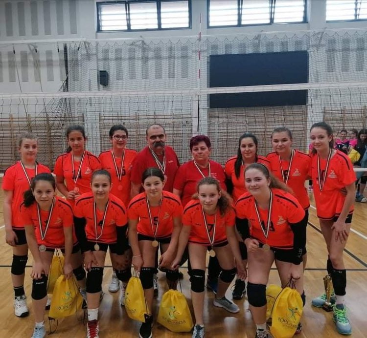 Ezüstérmes röplabdások - Második lett az U13-as csapat
