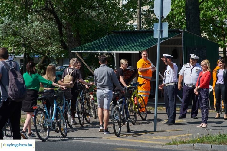 Közlekedési Kultúra Napja – Új táblák a kerékpáros kereszteződésekben 