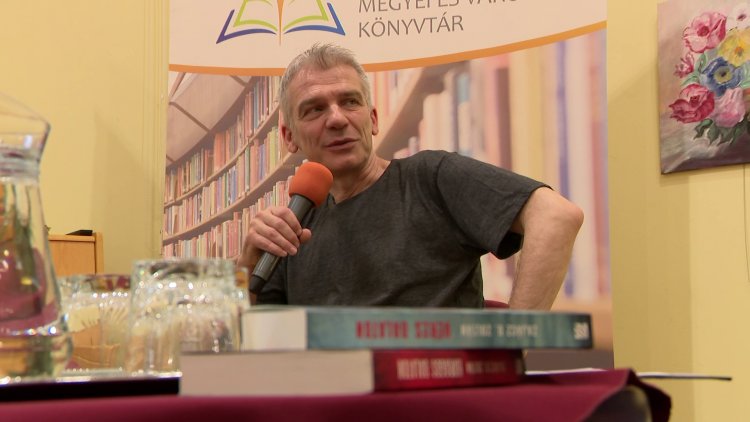 A Nyíregyházi Televízió egykori főszerkesztője, Zajácz D. Zoltán könyvbemutatóját tartották a könyvtárban