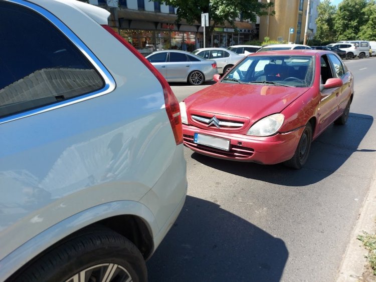 Ráfutásos baleset történt a Zrínyi Ilona utcánál