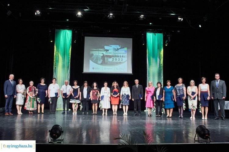 Pedagógusnapi kitüntetések – 18 szakembert díjaztak a városi ünnepségen