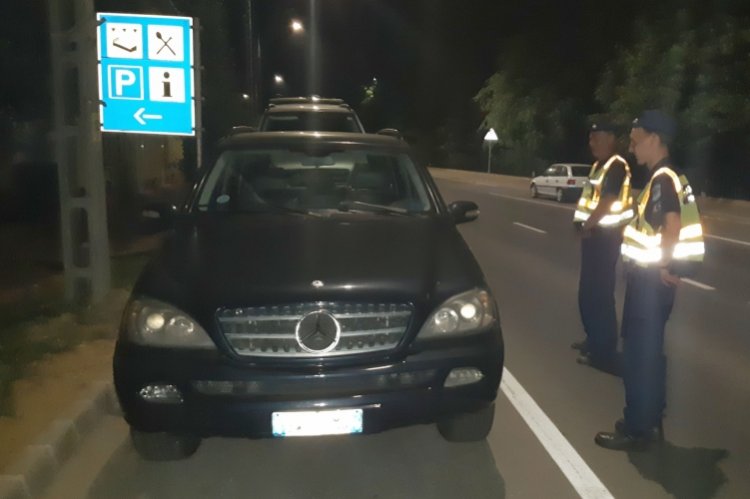 Lopott Mercedest ellenőriztek a barabási rendőrök 