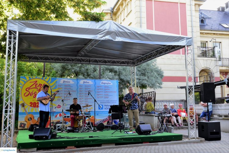 Június 11-től augusztus 24-ig, szerdai és szombati napokon koncertek fogadják a városlakókat és a turistákat Sóstón