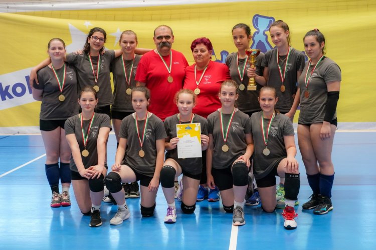 Diákolimpiai bajnokok - Aranyérmes röplabdások és frizbisek