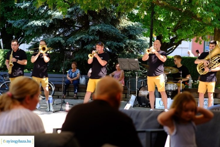 Tér-Zene program – A Kelet Brass Band koncertezett a Kossuth téren