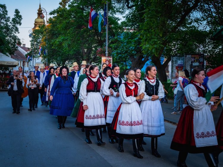 Horvátországban képviseli városunkat, megyénket és a magyar folklórt a NYÍRSÉG Táncegyüttes