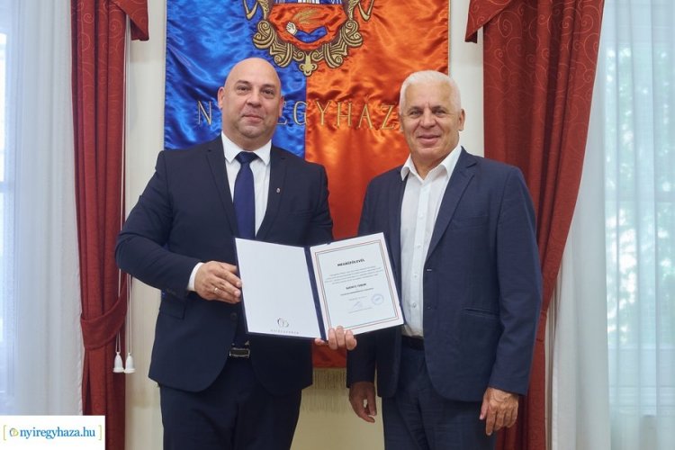 Átvette képviselői megbízólevelét Szenti Tibor a városházán, aki listáról került a FIDESZ-KDNP frakciójába