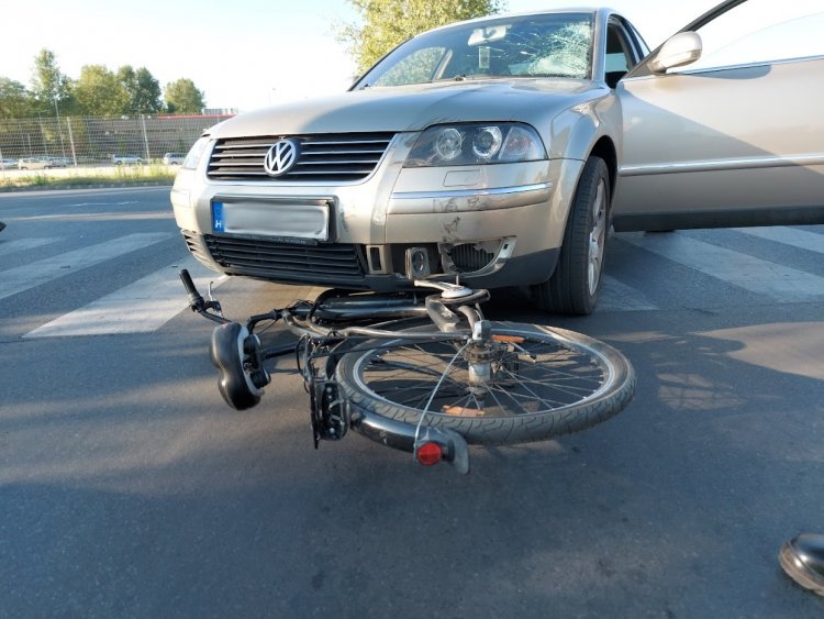 Súlyos kerékpáros baleset történt kedd reggel a Derkovits utcán