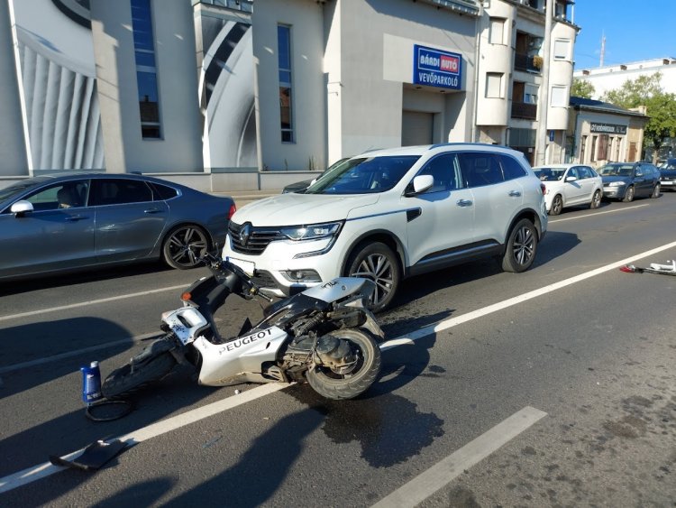Egy motoros és egy autó ütközött a Bethlen Gábor, Vasgyár és Mező utca kereszteződésében