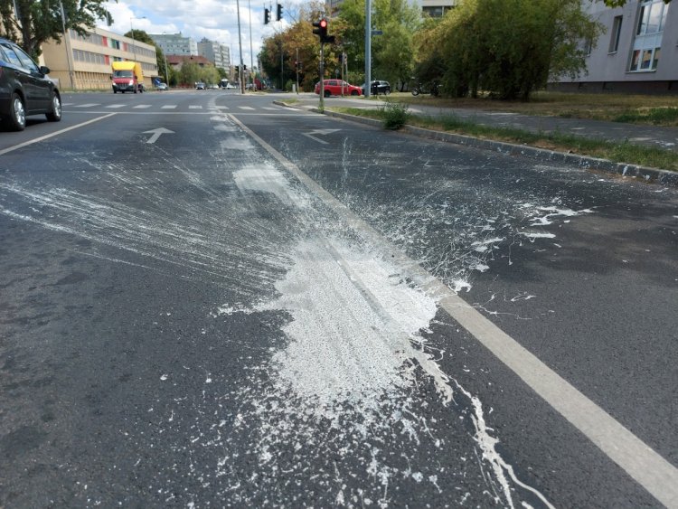 Nagy mennyiségű festéket hagyott el egy jármű az Északi körúton