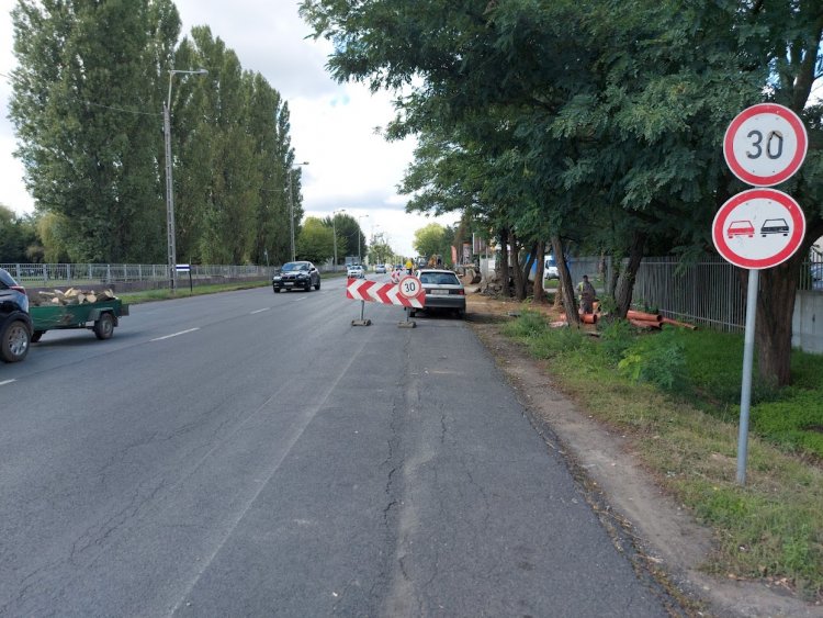 Közművezetéket építenek ki a Tiszavasvári úton, forgalomkorlátozás van érvényben