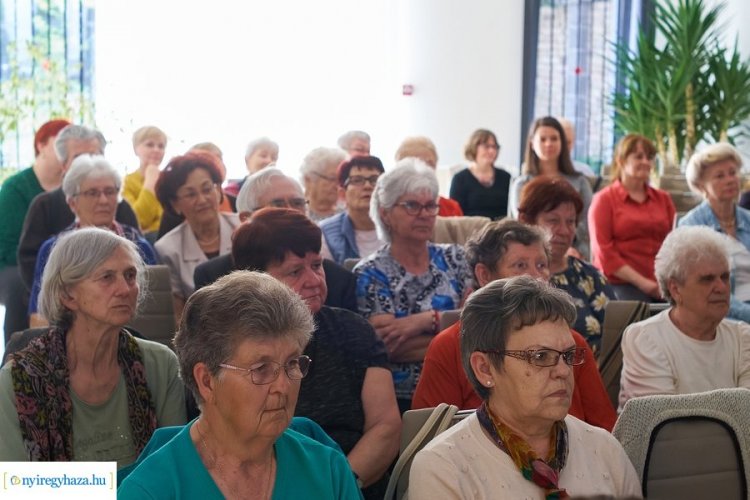 Idősek Akadémiája – Alzheimer Café az Őz utcai központban