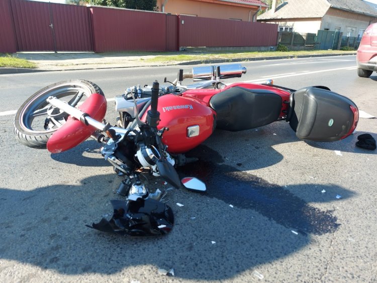 Motorkerékpáros sérült meg vasárnap a Kállói úton